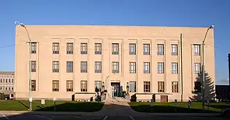 The آرت دکو دادگاه شهرستان هوارد. بخشی از میدان تاریخی ناحیه دادگاه, which is one of the places in Kokomo on the National Register of Historic Places.