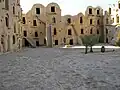 یکی از حیاطهای قصر