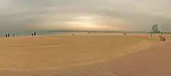 ساحل بارسلونتا در زمستان با نمایی از هتل W بارسلون