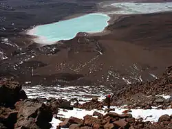 Laguna Verde و Laguna Blanca as senn from لیکانکابور، Sud Lípez Province