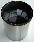کوک سه‌گانه F3.6 / 420 به عنوان لنز طرح episcope
