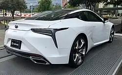 لکسوس ال‌سی ۵۰۰ (یوآرزد۱۰۰)