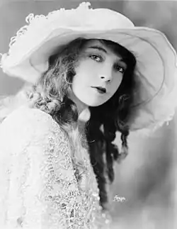 Actress لیلین گیش, 1911
