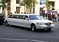 یک خودروی لینکلن تاون کار با پنج ستون (A، B1، B2، B3 و C)