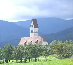 کلیسای واقع در یکی از روستاهای باد فایلنباخ