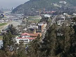 Pueblo de Lo Barnechea. At the left the Mapocho River