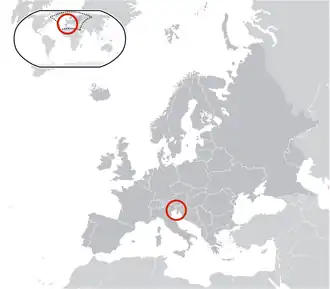 موقعیت &nbsp;قلمرو آزاد تریسته&nbsp;&nbsp;(center of red circle)در اروپا&nbsp;&nbsp;(dark grey)