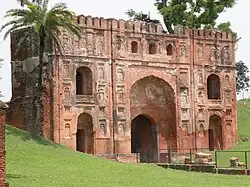 یک دروازه از دوران سلطنت (دروازه لوکوچوری)