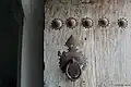 بخشی از در چوبی ورودی خانه محمودی