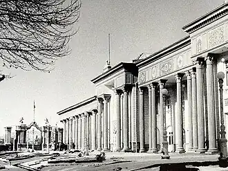 نمای روبرویی عمارت بهارستان