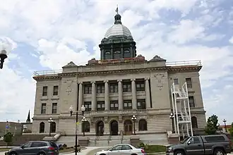 The Manitowoc County Courthouse, listed on the اداره ملی ثبت اماکن تاریخی