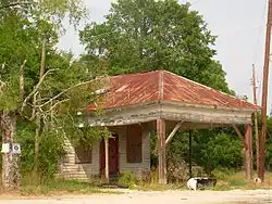 Marvyn's abandoned service station located at the intersection of Alabama Highway 51 و  U.S. Highway 80 .