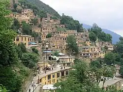 روستای توریستی ماسوله در گیلان که یکی از دلایل شهرتش کاربری پشتبام خانههای آن است.