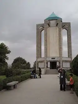 آرامگاه باباطاهر