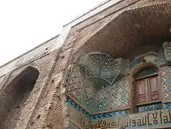 طاق بالای ورودی در اصلی