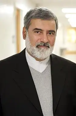 محسن کدیور:فلسفهدان، مجتهد، نویسنده، اندیشمند دینی، و استاد پژوهشی دانشگاه دوک در آمریکا.