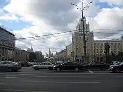میدان ترایام‌فالنا با منظره ای از جنوب با هتل پکن و مجسمه مایاکوفسکی