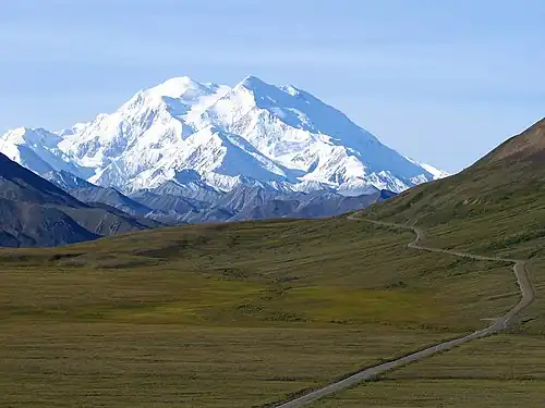 دنالی (کوه مککینلی) بلندترین کوه آمریکای شمالی.