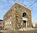 در ورودی ورزشگاه