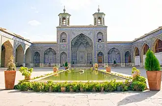حیاط زیبای مسجد نصیرالملک