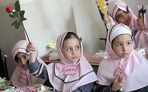 جشن سال تحصیلی جدید برای دانش آموزان کلاس اول ، اصفهان - ۲۱ سپتامبر ۲۰۱۱