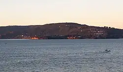 Niebla as seen from کورال، شیلی on the opposite side of Corral Bay