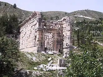 The Lower Great Roman temple in Niha, بقاع