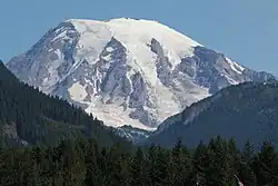 From Packwood, کوه رینیر and Butter Creek Canyon dominate the view to the north.