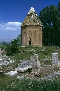 آرامگاه گواش