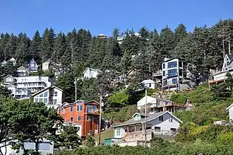 Oceanside houses face the Pacific.