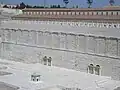 مدلی از دیوار جنوبی و ستون سلطنتی یا استوا