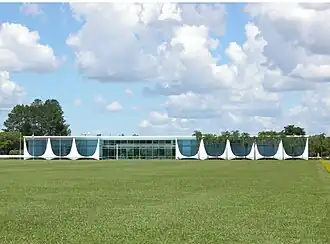 Palácio da Alvorada ، توسط اسکار نیمایر، در برزیلی، برزیل (۱۹۵۸)