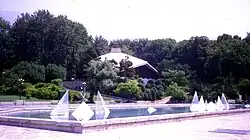 نمایی از درون بوستان نیاوران