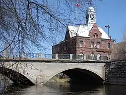 Pembroke City Hall و Muskrat River