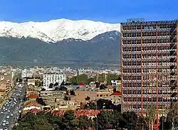 نمایی از ساختمان در هنگام ساخت