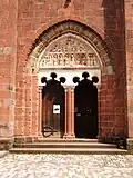 Saint-Pierre کلیسا دروازه