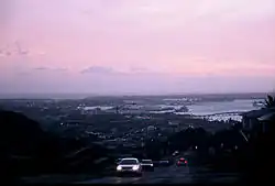 View overlooking پرل هاربر and ورزشگاه آلوها from the Aiea Heights neighborhood of Aiea