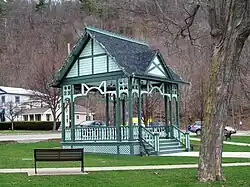 Bandstand in Pulteney Square، آوریل ۲۰۱۱