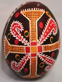 پیسانکای سنتی با نقش سواستیکا (صلیب شکسته)