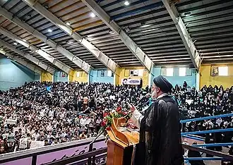 رئیسی در حال سخنرانی در قزوین