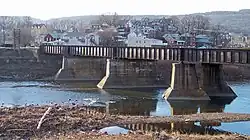 Ridgeley and the North Branch of the رود پوتوماک, as viewed from Cumberland, Maryland, in 2007