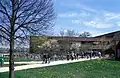 روبروی ساختمان دانشکده حقوق و اقتصاد