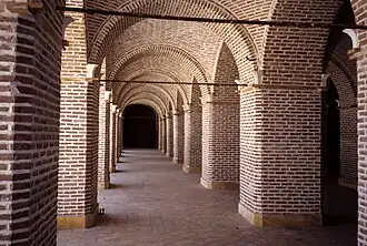 درون کاروان‌سرای سعدالسلطنه قزوین