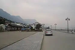 On the Yangtze waterfront near Sandouping town center (Huanglingmiao Village), looking west toward Xiling Bridge and the سد سه‌دره (not visible because of fog)