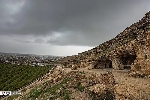 نمای جهرم از غار سنگتراشان