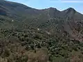 کوه تخت سرانه در شرق روستای زرده که اماکنی مقدس بر آن جای دارند.