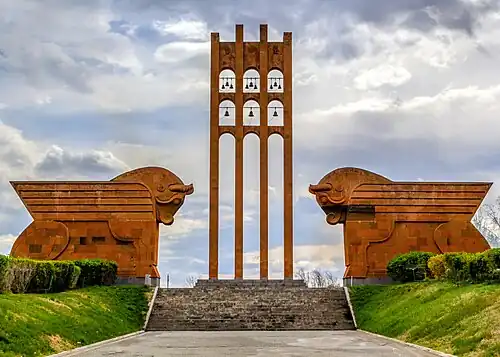 بنای یادبود نبرد سارداراباد، مهندس معمار، رافائل اسرائیلیان