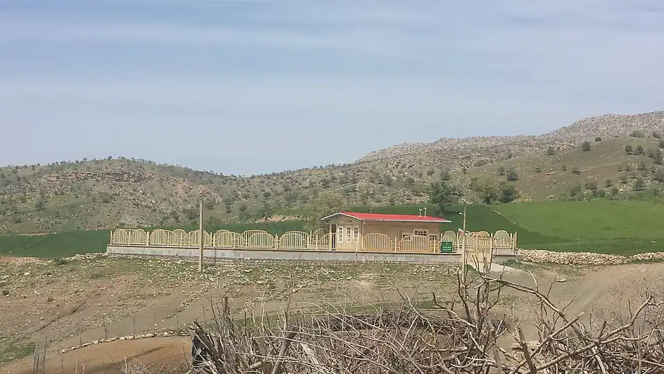 عکس دبستان روستای سرفراش در تاریخ ۱۲ فروردین ۱۳۹۴. عکاس: علی شاکرمی