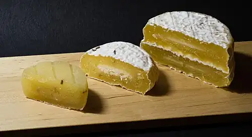 Diverse Sauermilchkäse sour cheese
