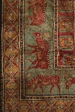 آهوان در حال چرا